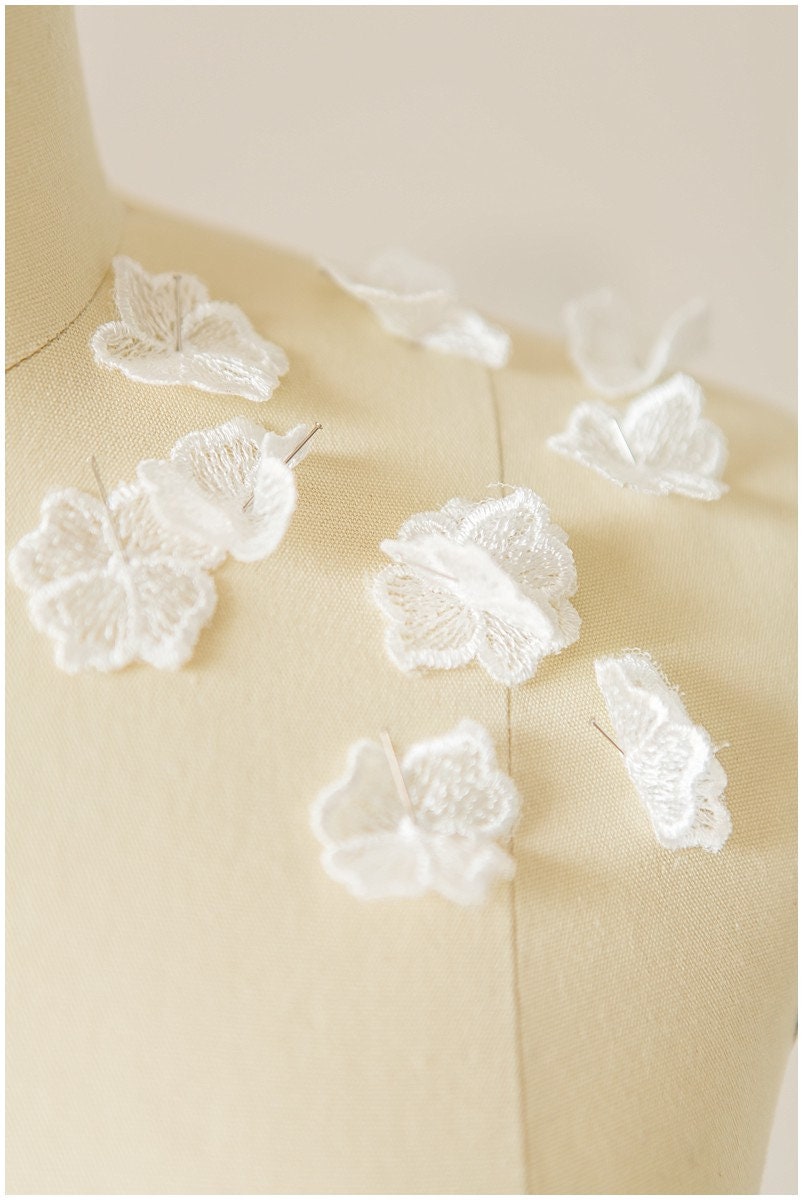 10pcs. 3D flowers for sewing/ 3D lace applique/ 3D lace flower/ wedding dress lace applique/ wedding dress applique// A17-111