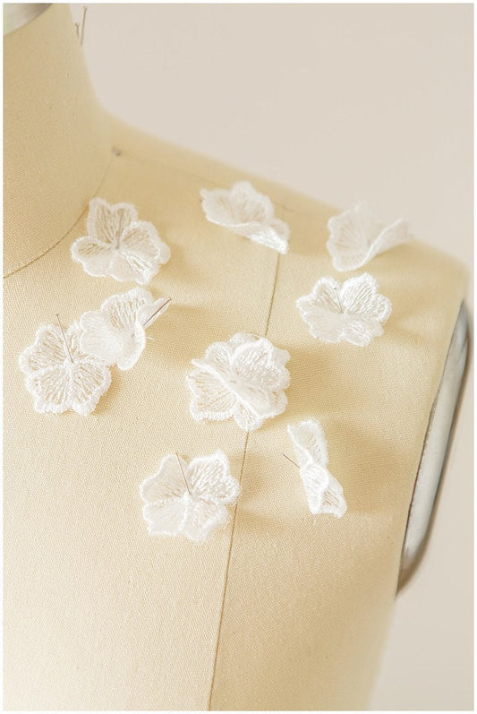 10 pièces. Fleurs 3D pour la couture/ applique de dentelle 3D/ fleur de dentelle 3D/ applique de dentelle de robe de mariée/ applique de robe de mariée// A17-111