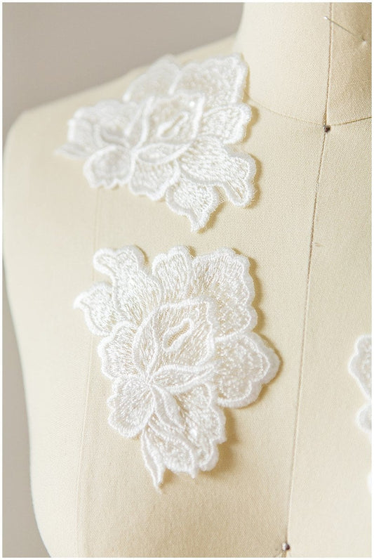 6 pièces. Applique de dentelle de fleurs 3D/ fleurs de dentelle 3D/ applique de dentelle de robe de mariée/ applique 3D nuptiale// A17-116