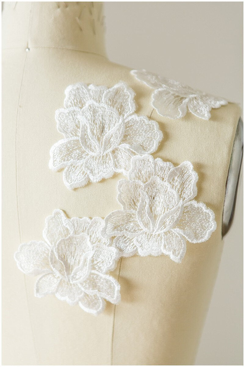 4pcs. 3D lace flower patch/ 3D flower lace applique/ wedding dress applique/ bridal dress applique// A17-119