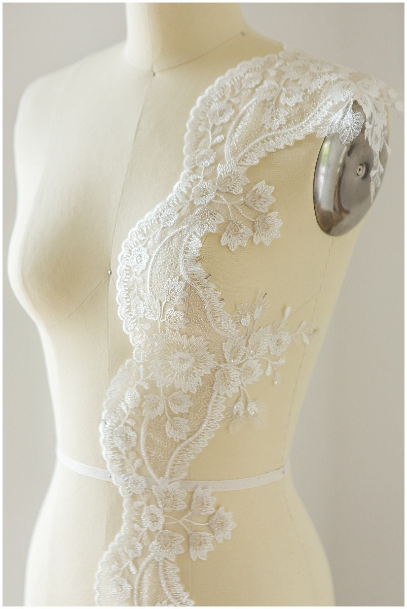 Soft embroidered lace trim/ elegant off-white bridal lace trim/ veil lace trim/ wedding dress lace// T17-040