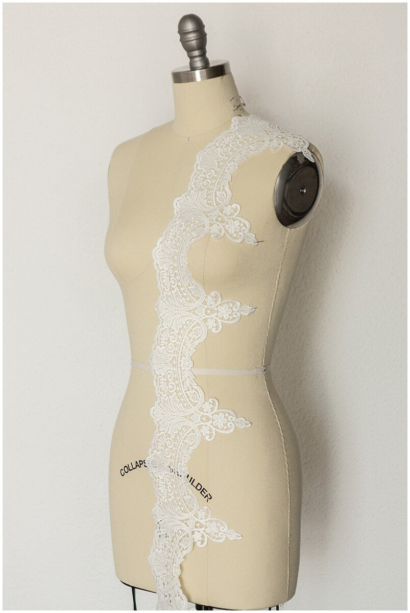 Royal look lace trim/ elegant bridal lace trim/ off-white lace trim/ wedding dress lace trim// T17-060