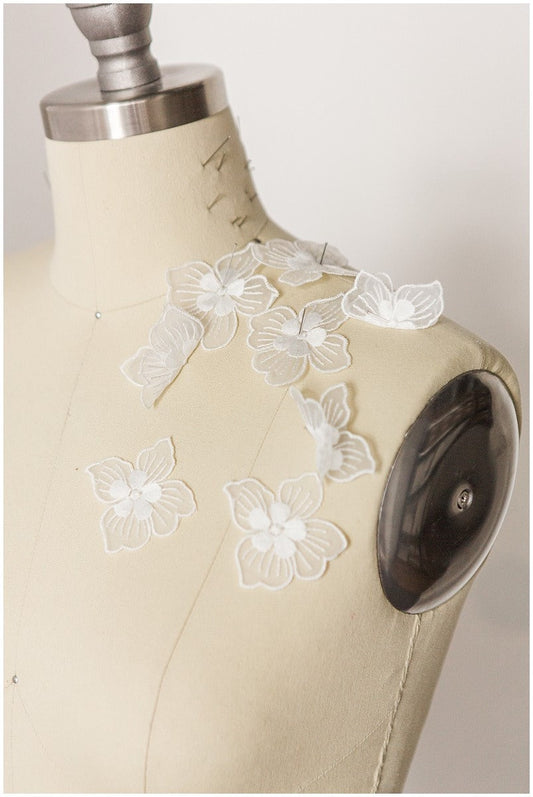 20 pièces. Fleurs de dentelle 3D à coudre/ applique de dentelle 3D/ applique de dentelle de robe de mariée/ applique 3D nuptiale// A17-147