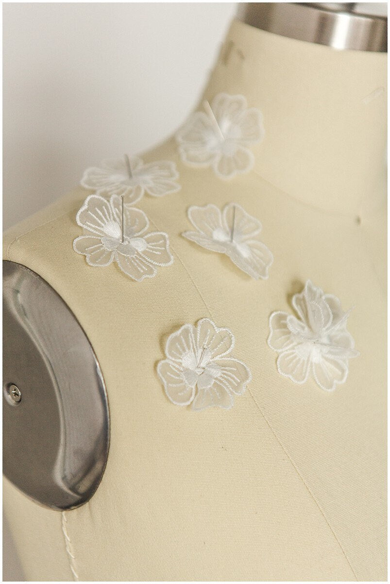 10pcs. lace flowers/ 3D flower sew on/ 3D flower applique/ wedding dress applique/ bridal 3D applique// A17-143-C