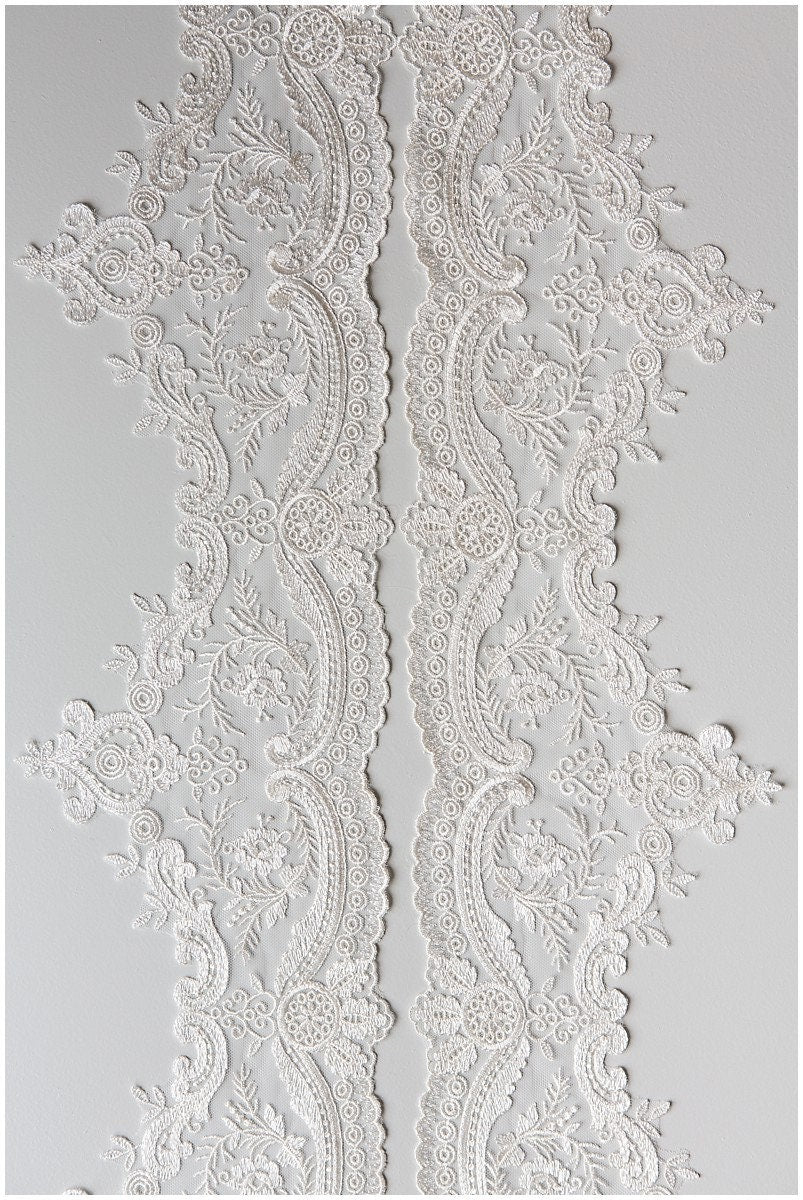 Lace trim off-white/ bridal lace trim/ embroidered lace trim/ elegant bridal lace trim/ wedding dress veil lace// T17-046