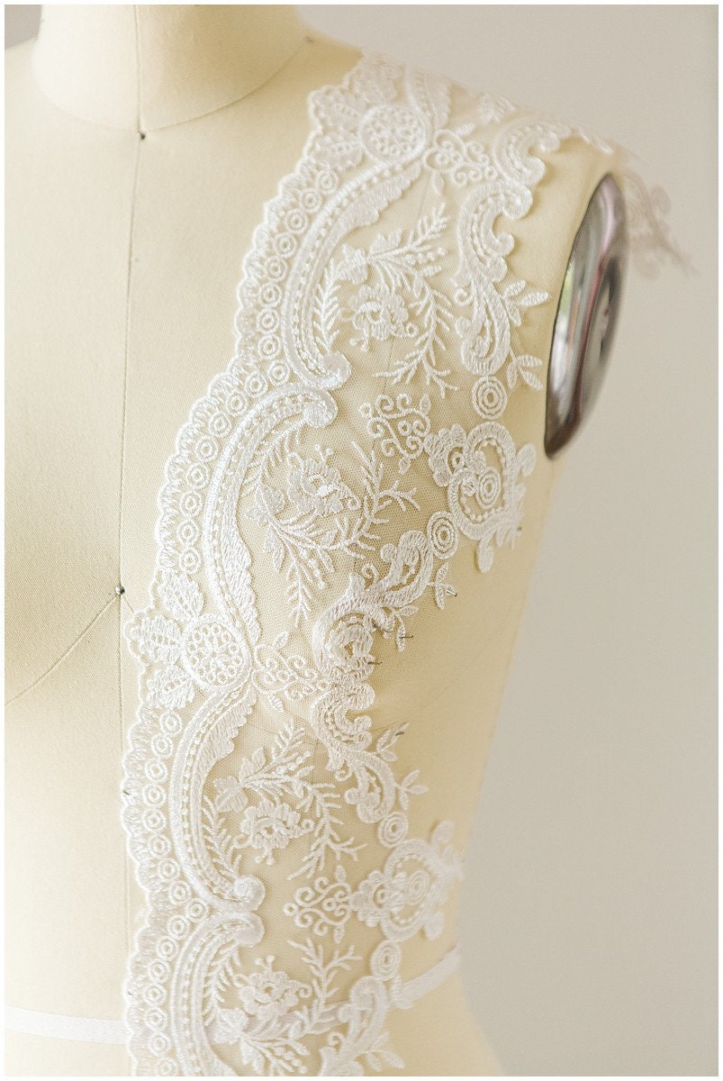 Lace trim off-white/ bridal lace trim/ embroidered lace trim/ elegant bridal lace trim/ wedding dress veil lace// T17-046