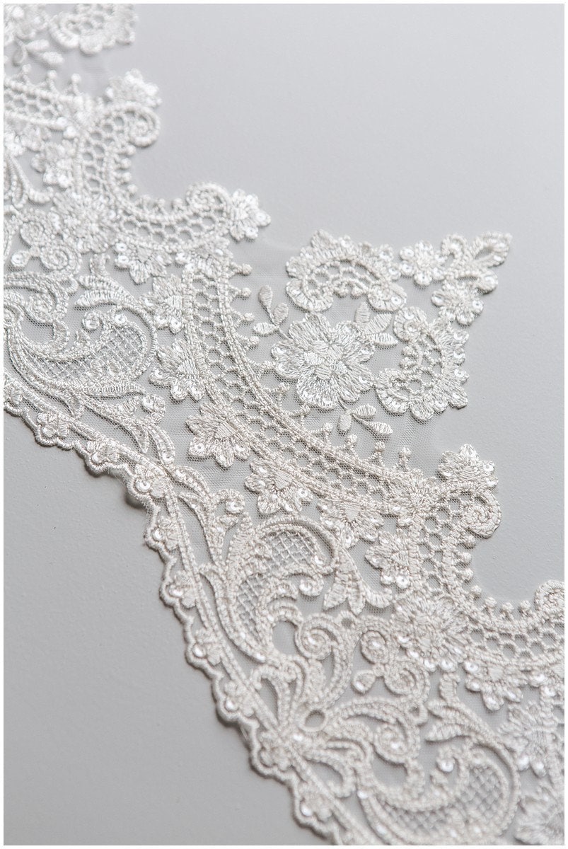 Bridal lace trim off-white/ Brut veil lace trim/ elegant bridal lace trim// T17-048