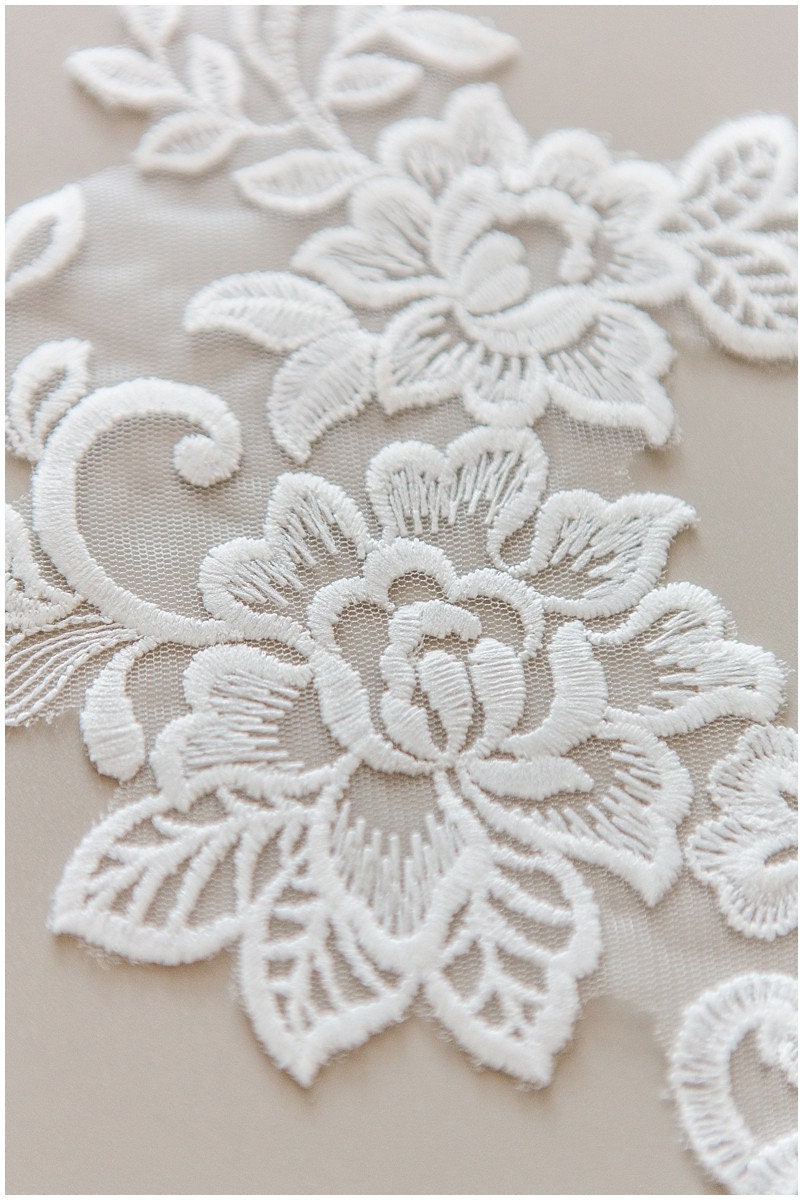 Baumwollblüten Applikation, Spitzenblumen Applikation, Spitzenblume, Blumen Applikation, Hochzeitskleid Spitzenapplikation, Spitzenblumen Applikation// A17-140C
