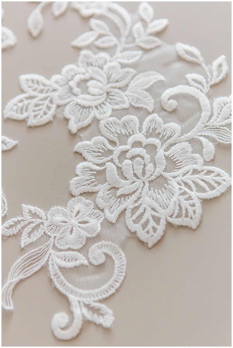 Baumwollblüten Applikation, Spitzenblumen Applikation, Spitzenblume, Blumen Applikation, Hochzeitskleid Spitzenapplikation, Spitzenblumen Applikation// A17-140C