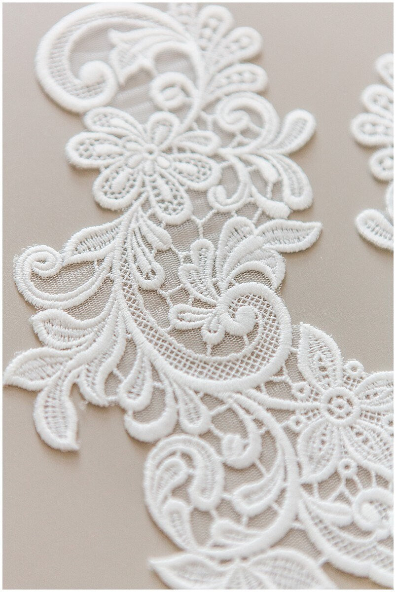 Milchseide SpitzenApplikation, Brautblüten Applikation, Spitzenblume, Blumen Applikation, Hochzeitskleid Spitzenapplikation, Spitzenblumen Applikation// A17-141