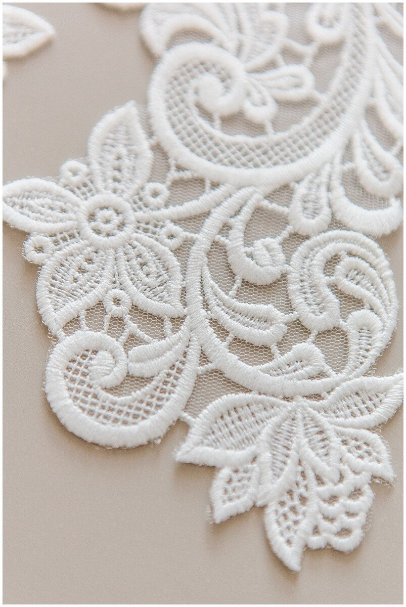 Milchseide SpitzenApplikation, Brautblüten Applikation, Spitzenblume, Blumen Applikation, Hochzeitskleid Spitzenapplikation, Spitzenblumen Applikation// A17-141