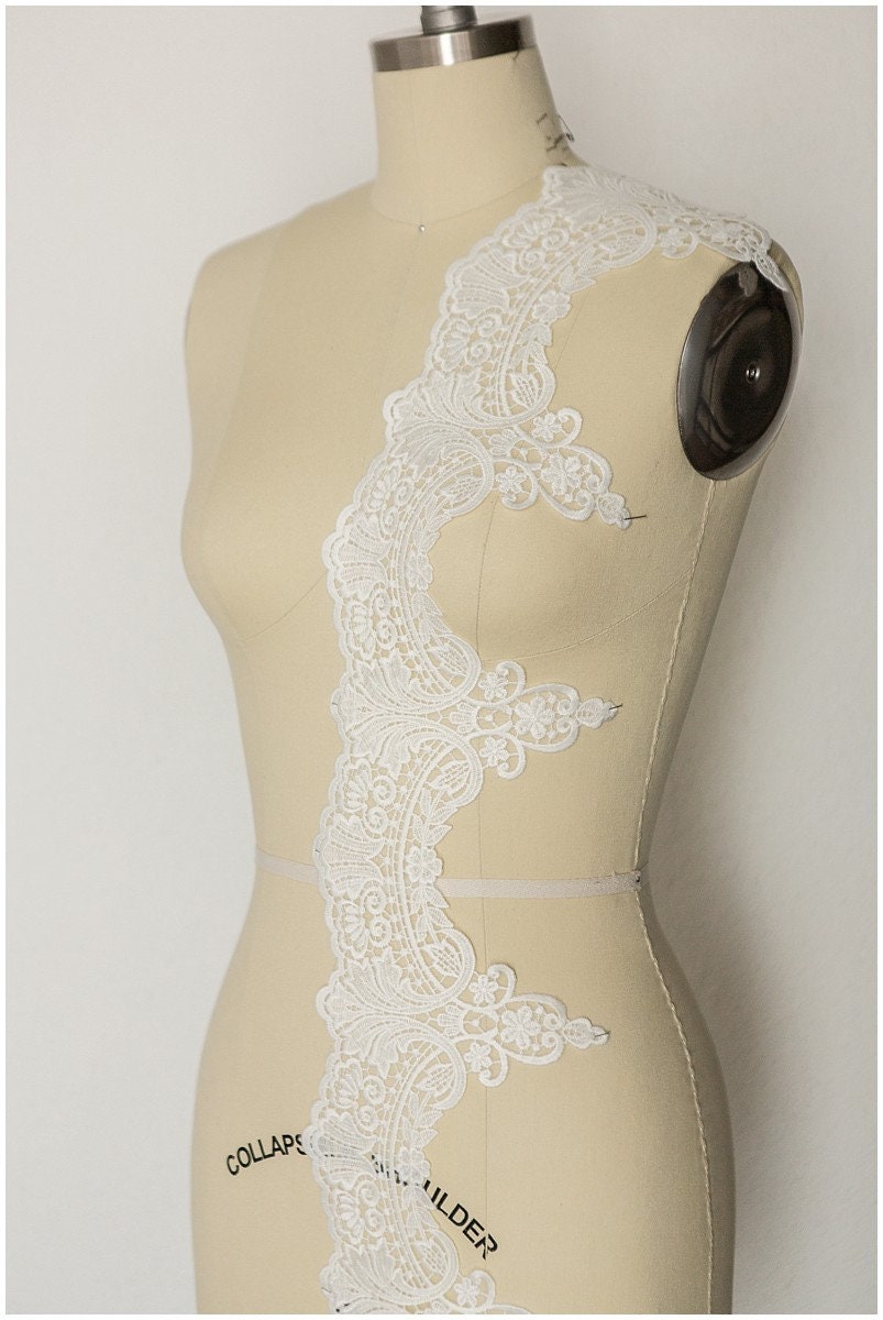 Royal look lace trim/ elegant bridal lace trim/ off-white lace trim/ wedding dress lace trim// T17-060