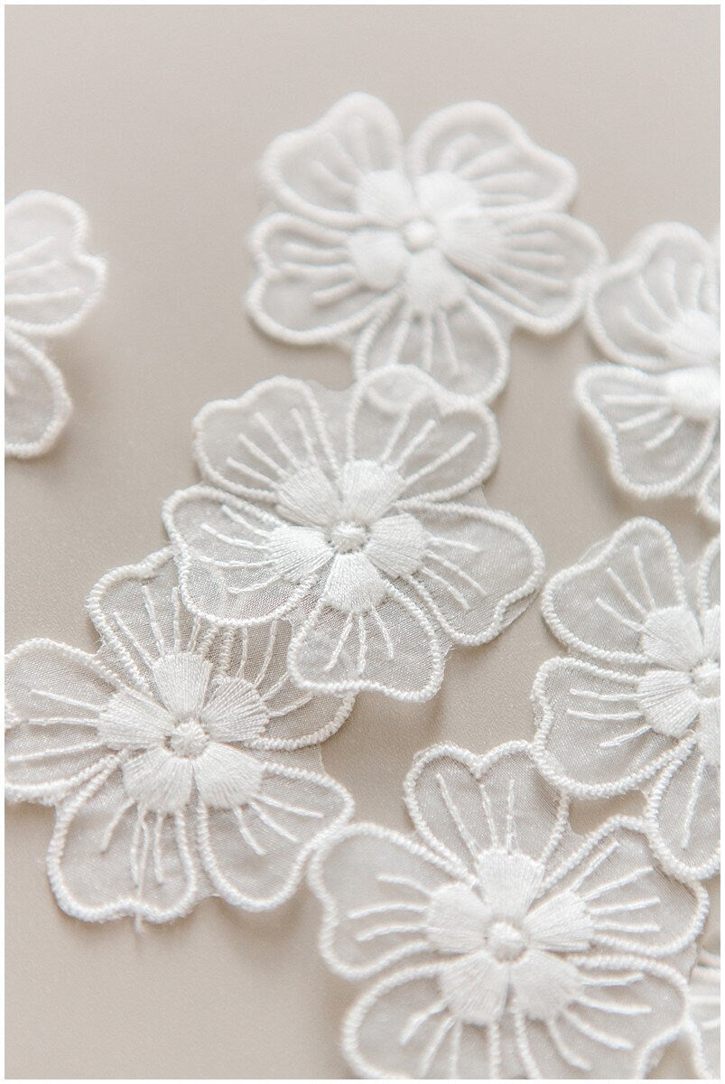 10pcs. lace flowers/ 3D flower sew on/ 3D flower applique/ wedding dress applique/ bridal 3D applique// A17-143-C