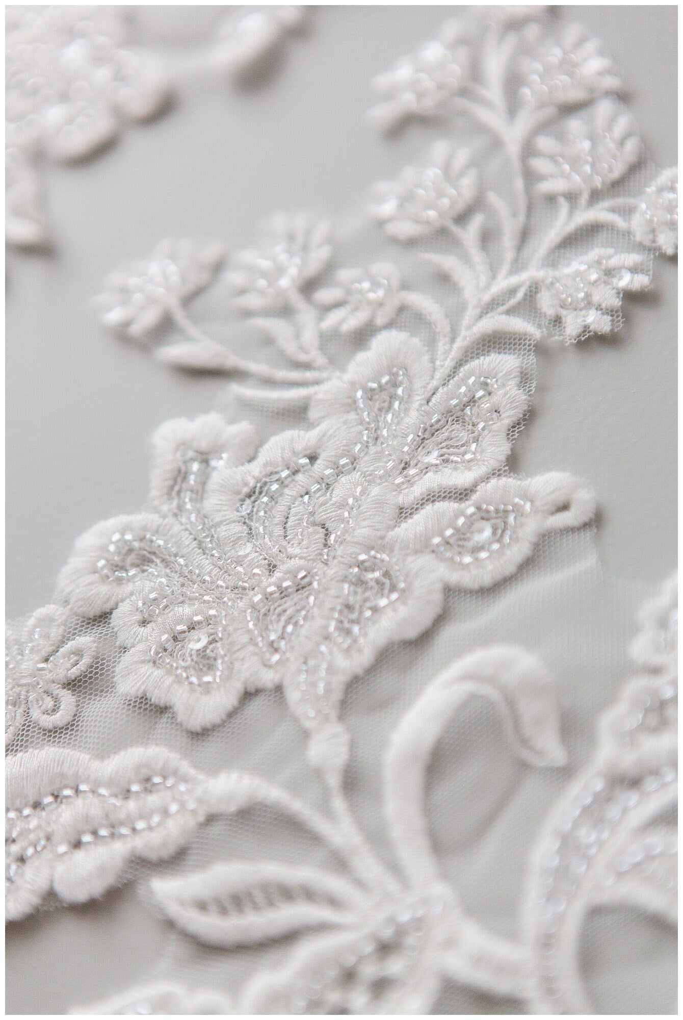 Perlenaufnäher für Brautkleid, Hochzeitskleid Spitzenaufnäher, Spitzenblume für Hochzeitskleid, Brautspitze Applikation// A17-151