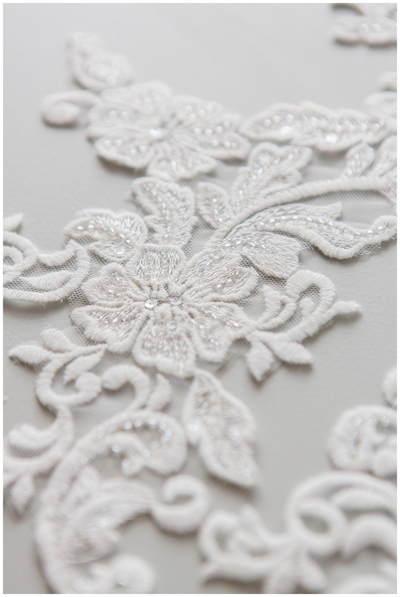 PerlenHochzeitskleid Spitzenapplikation, Aufnäher für Brautkleid, Spitzenblume für Hochzeitskleid, Brautspitze Applikation// A17-154
