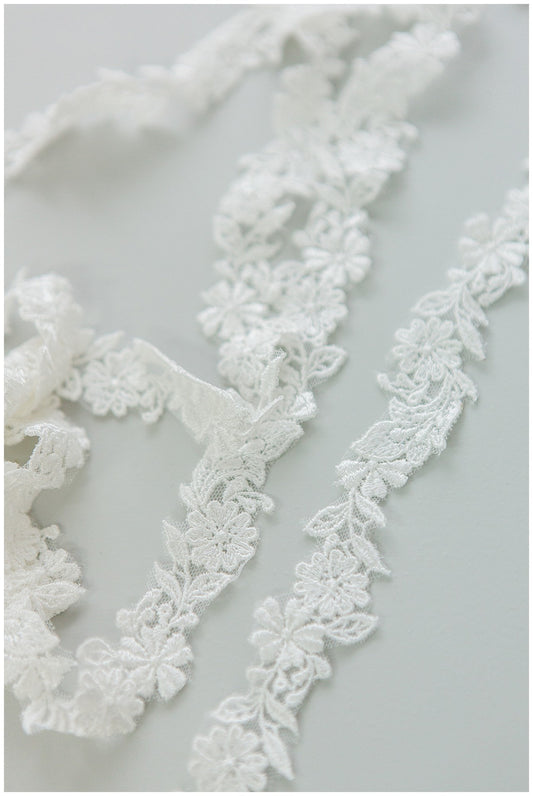 Petite garniture en dentelle pour robe de mariée, garniture en dentelle brodée pour voile, garniture en dentelle douce, garniture en dentelle pour voile, garniture en dentelle à fleurs // T17-061