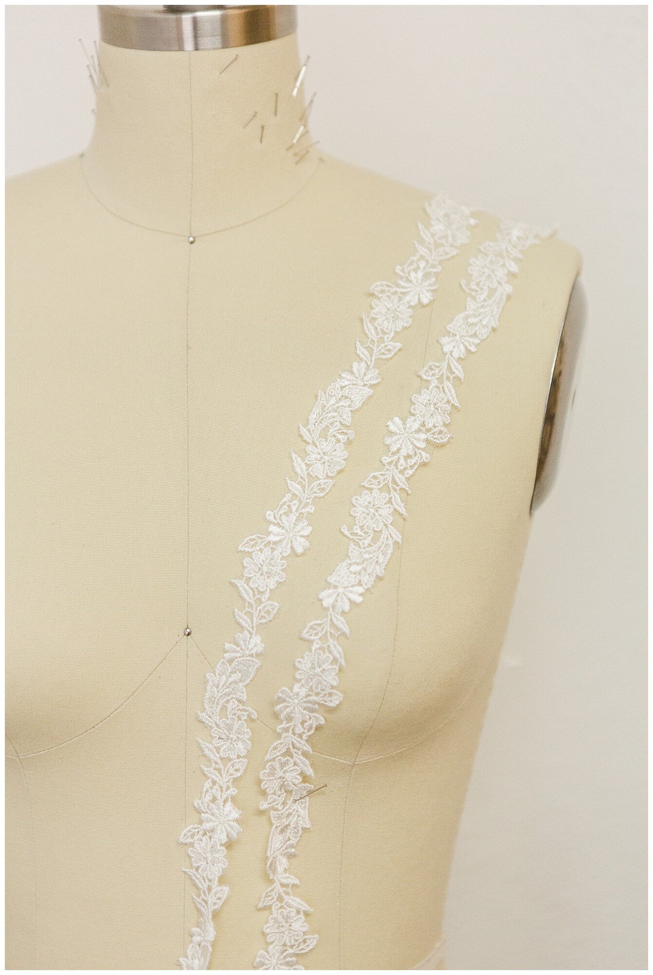 Small lace trim for wedding dress, embroidered lace trim for veil, soft lace trim, lace trim for veil, flower lacetrim trim// T17-061