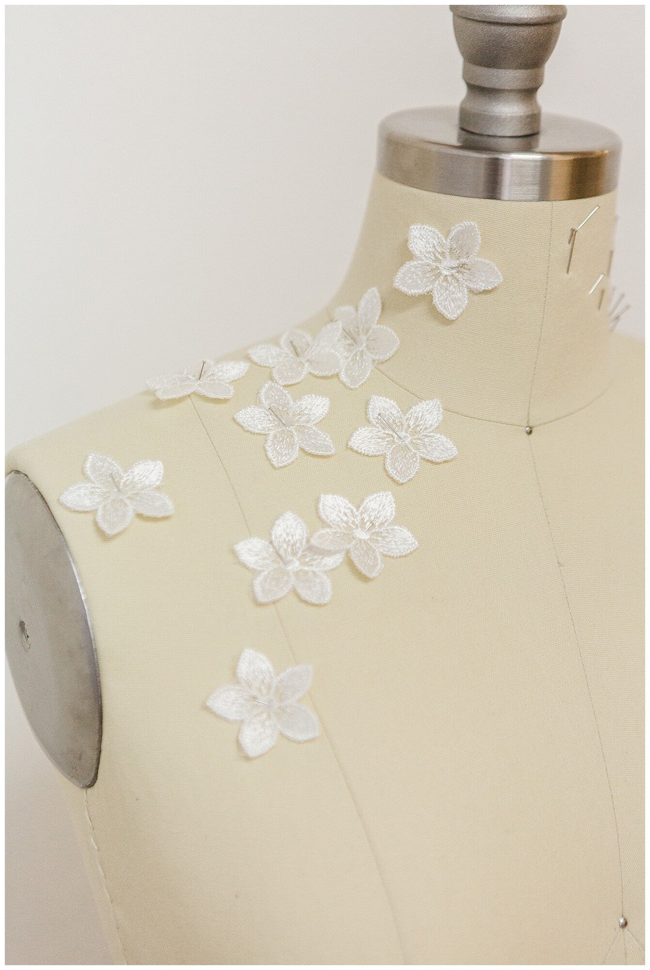 20pcs. 3D lace flowers for sewing/ 3D flower lace applique/ wedding dress lace applique/ bridal lace// A17-163R