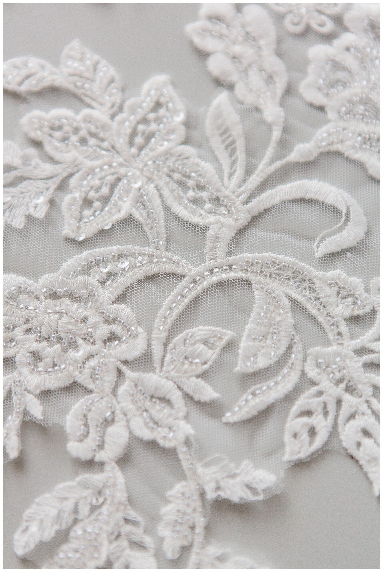 Perlenaufnäher für Brautkleid, Hochzeitskleid Spitzenaufnäher, Spitzenblume für Hochzeitskleid, Brautspitze Applikation// A17-151