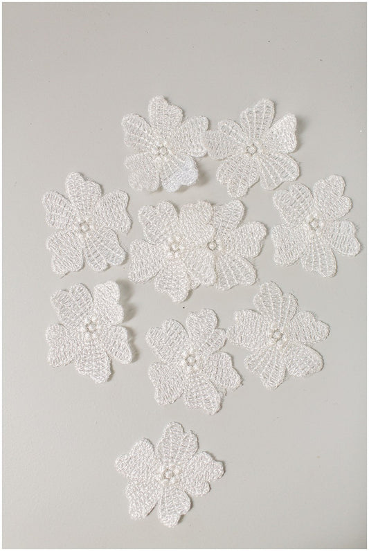 10 pièces. Fleurs 3D pour la couture/ Off-White sur fleur/ Fleur de dentelle 3D/ Applique de dentelle de robe de mariée/ Applique nuptiale// A19-167