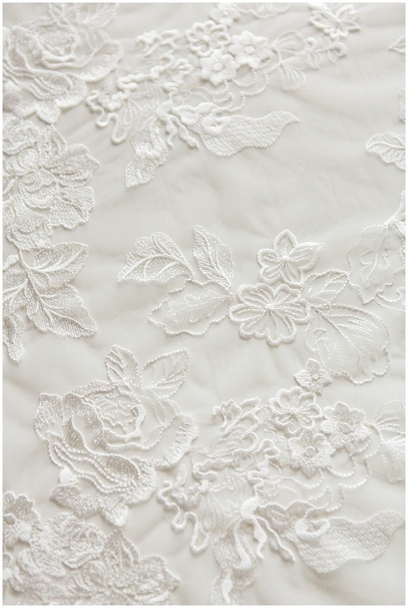Blumen Spitzenstoff Off-White/ sehr weicher Hochzeit Spitzenstoff/ florale Brautspitze// L17-080
