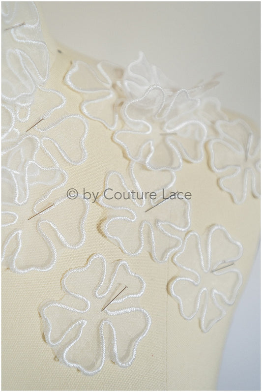 30 pièces. Fleurs de dentelle 3D pour la couture/ Applique de dentelle de fleurs 3D/ Fleur de dentelle 3D pour robe de mariée/ dentelle de mariée// A20-193