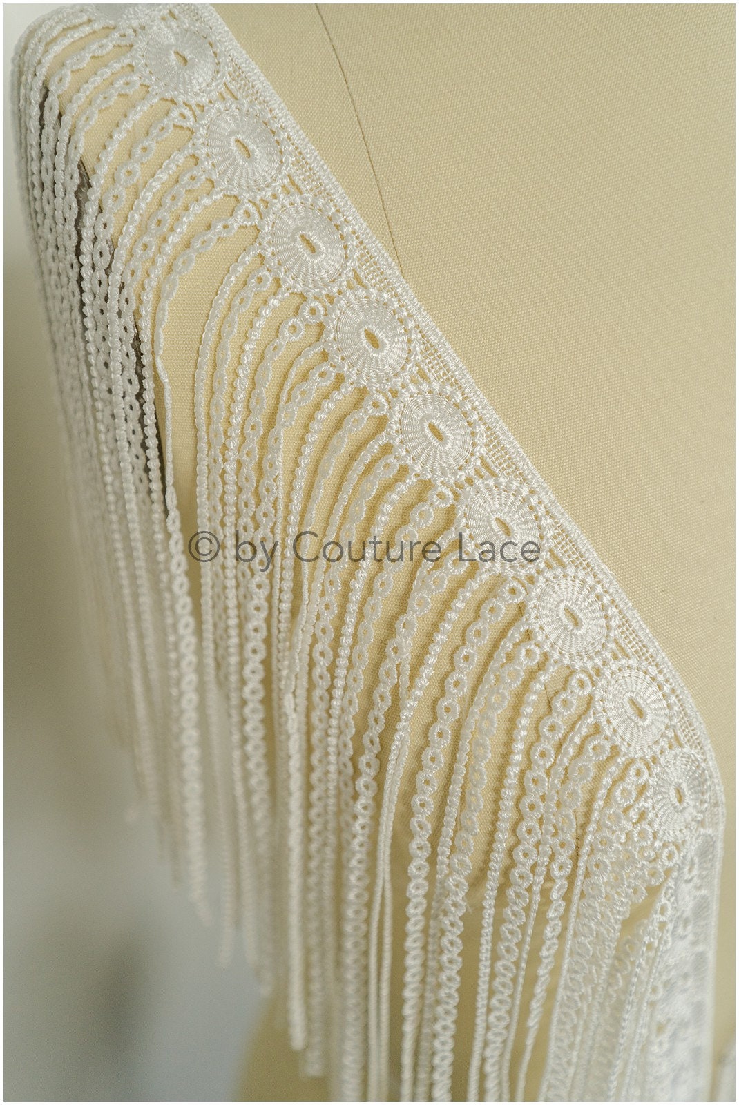 Fringed lace trim off-white/ Boho lace trim/ Crocheted lace trim/ Guipure lace// T21-140