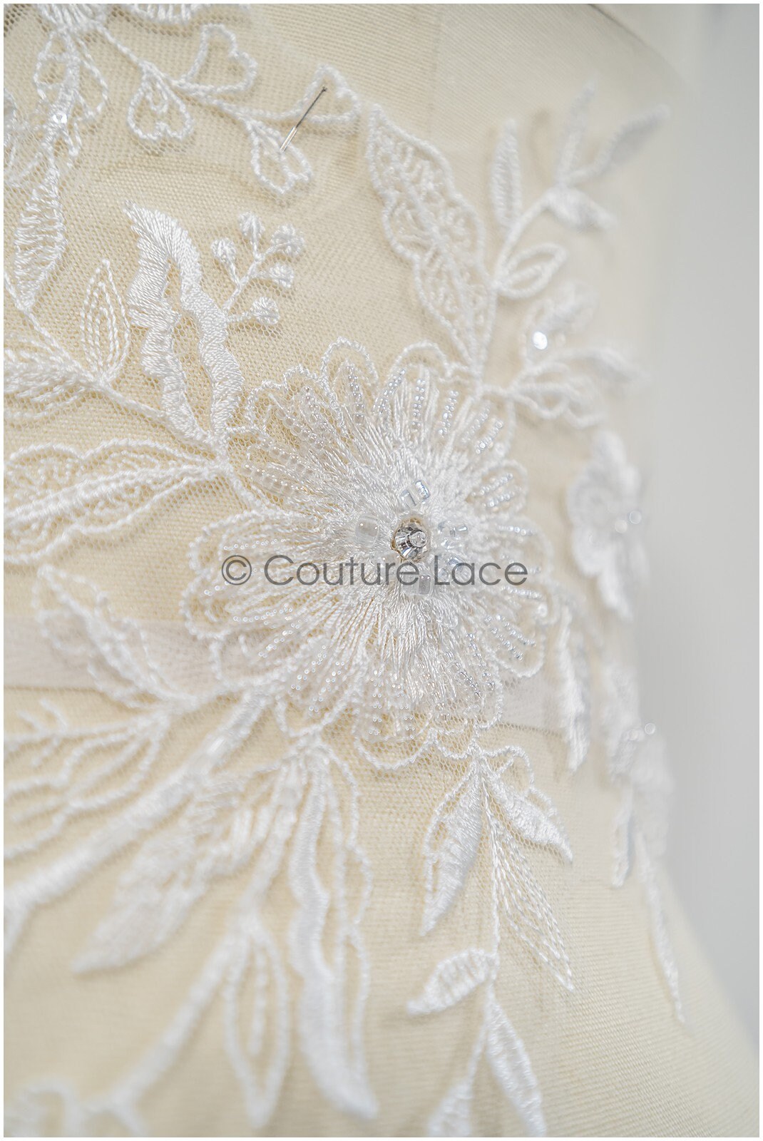 Handgestickte Florale Spitzenapplikation für Brautkleid, Blumenspitze Aufnäher, bestickte Spitzenapplikationen, kordelierte Spitzenapplikationen off-white// A21-199