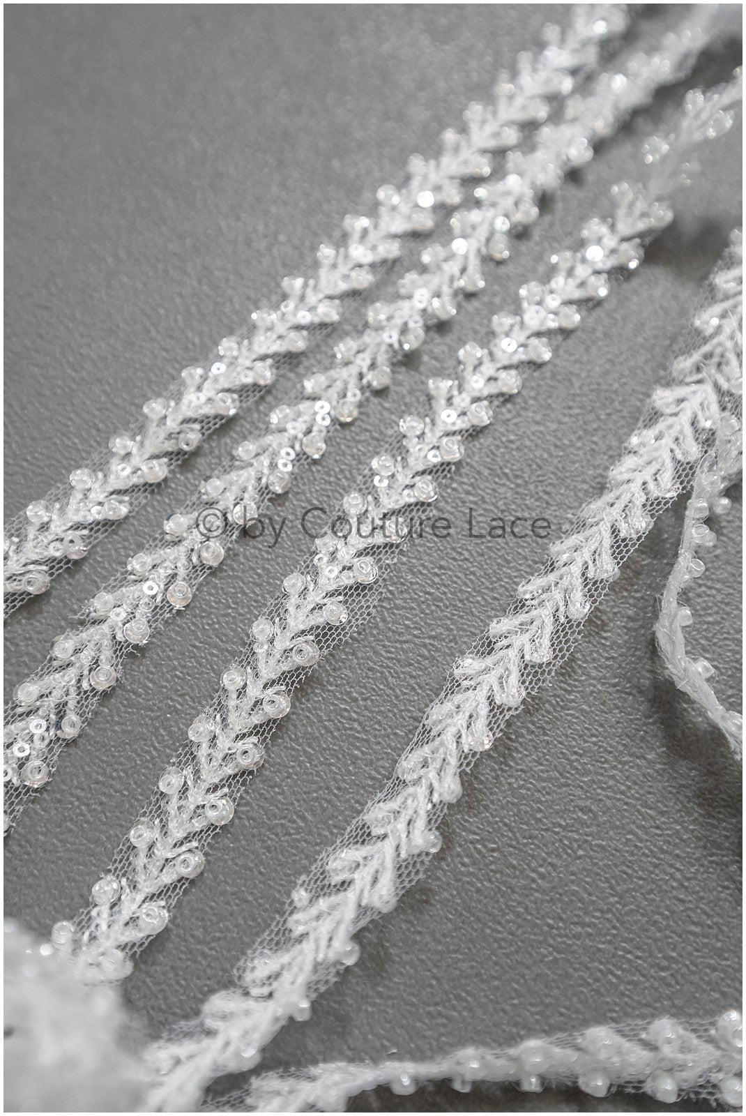 Brautspitze Borte mit Perlen & Pailletten/ Spitzenborte off-white / Braut Borte/ Spitzenborte für Brautkleid// T24-229