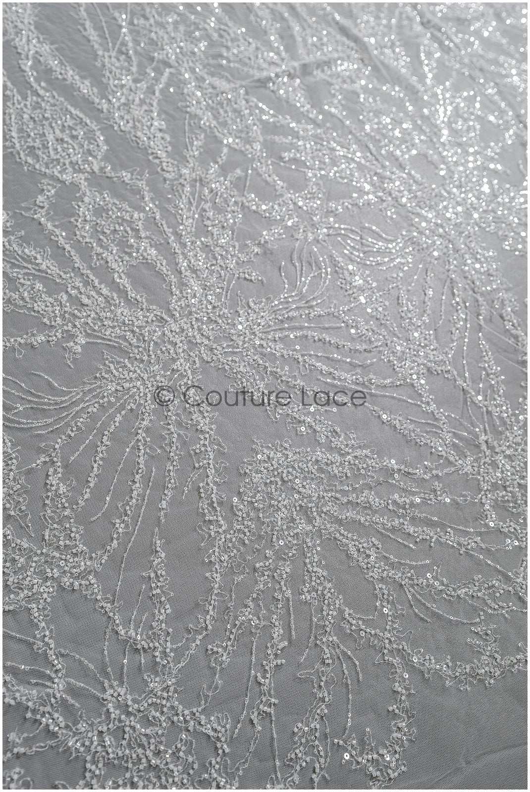 Wunderschöner Perlen-Spitzenstoff mit Linien, Couture-Spitzenstoff mit Perlen und Pailletten, Brautspitze mit Zweigen und Linien// L22-473