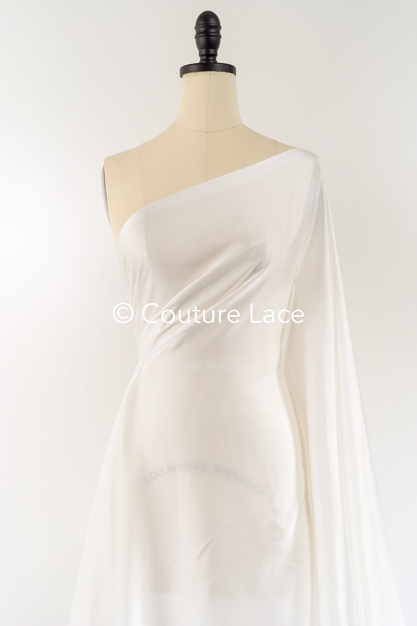 Slightly shiny chiffon fabric 50% viscose 50% polyester – ideal for wedding dresses &amp; nightwear // R-134