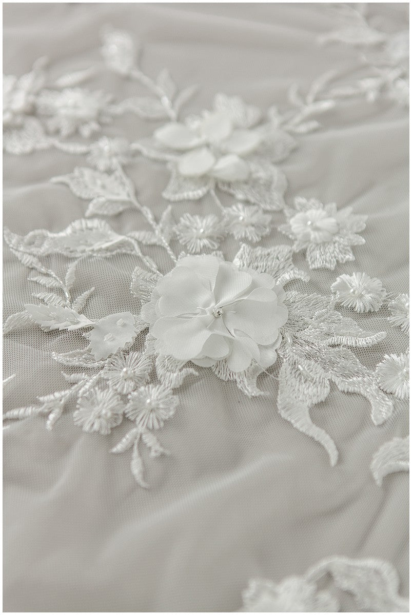 Perlen Spitzenstoff mit 3D-Blumen Off-White/ Couture Spitzenstoff/ Braut Spitzenstoff/ Perlen Spitze// L23-171A