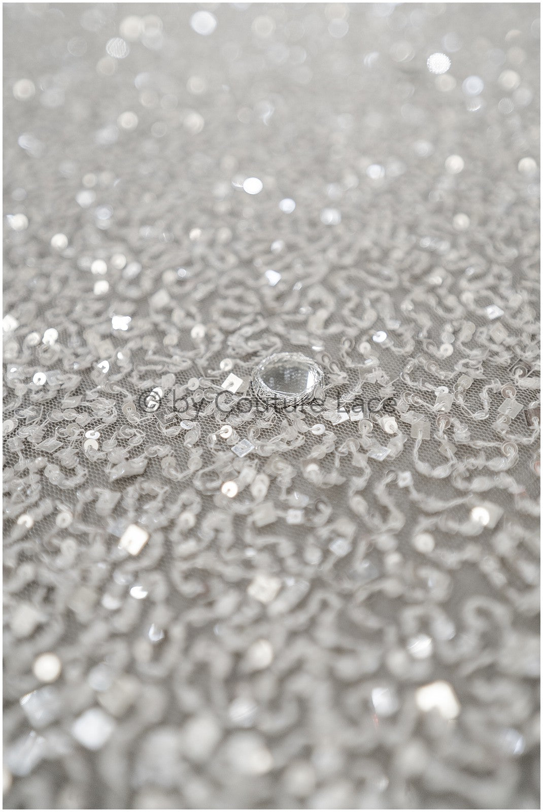 Couture Spitze mit Spiegeln und Pailletten für elegantes Design, Handbestickte Luxus Spitze // L25-128