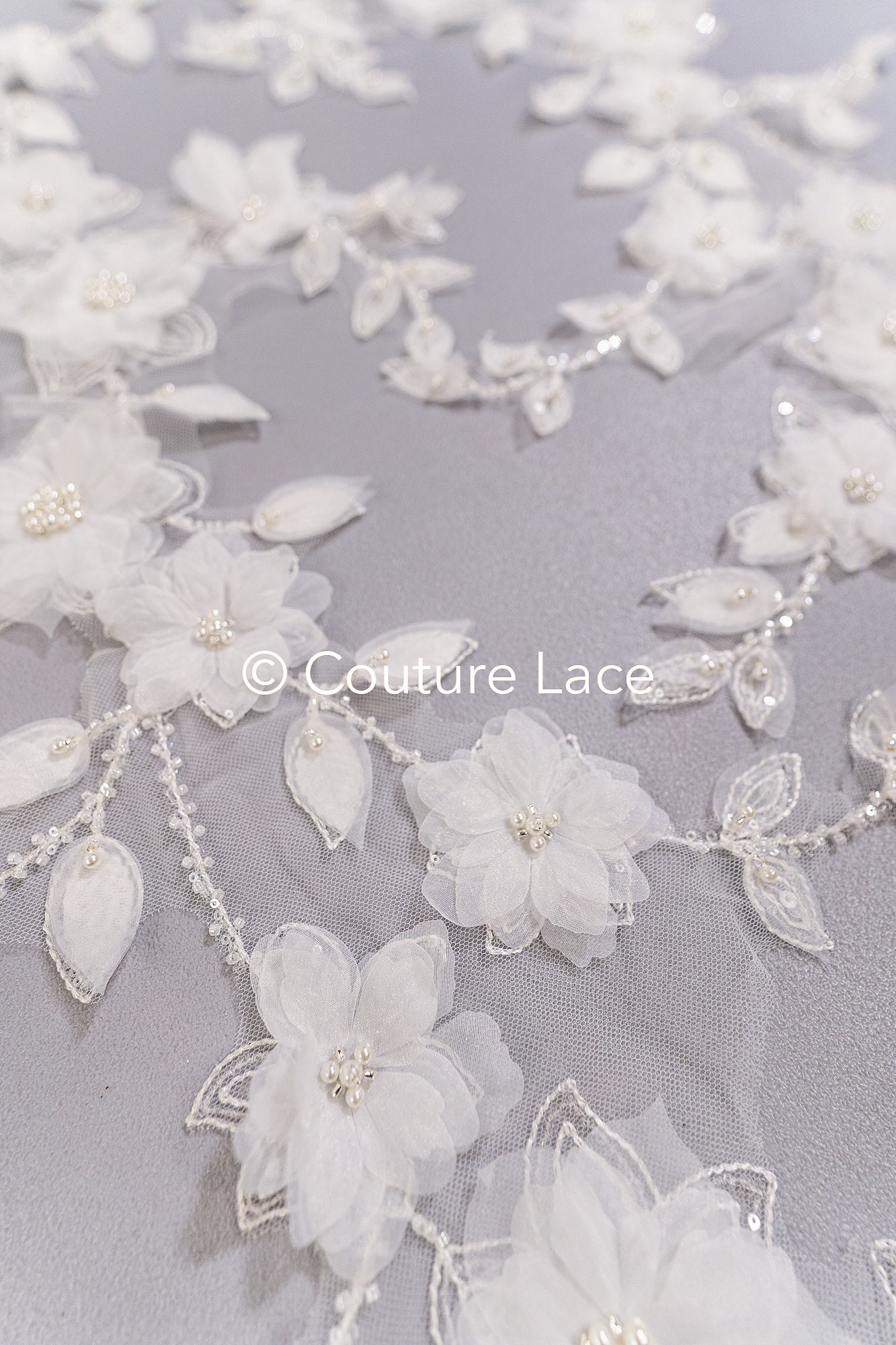 Aplicaciones de perlas con flores 3D para vestidos de novia / Encaje de novia con motivos de perlas // A26-480