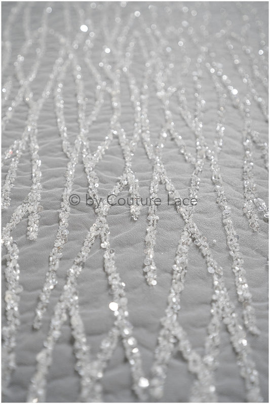 Handbestickte Perlenspitze mit Linien Design, Luxuriöse Brautspitze für Brautkleider // L25-118