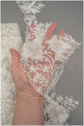 Brautspitze Borte mit Perlen & Pailletten/ Spitzenborte off-white / Braut Borte/ Spitzenborte für Brautkleid// T24-120