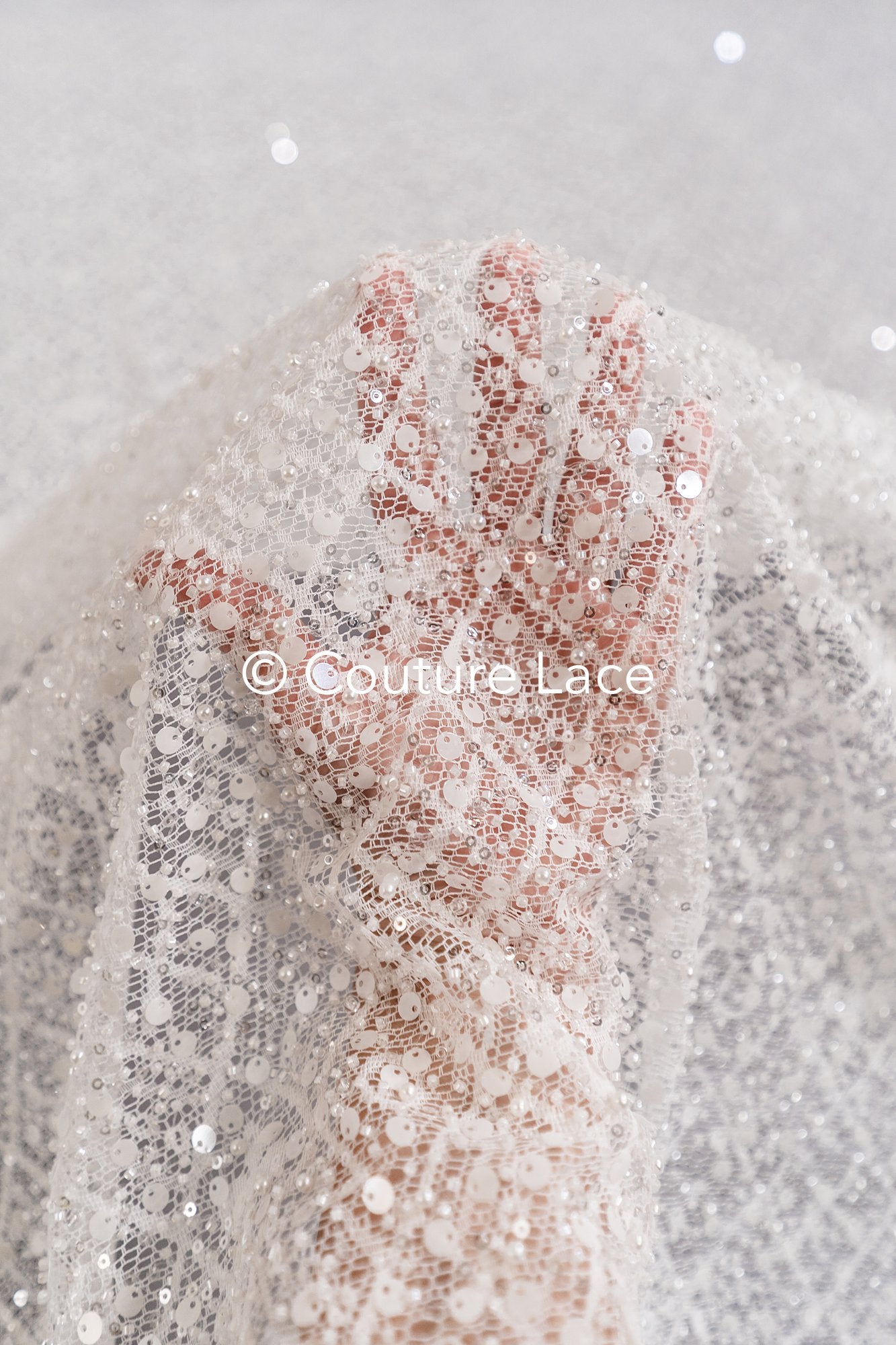 Perlenbestickte Brautspitze auf feiner französischer Spitze/ Hochwertige Perlen Brautspitze // L25-672