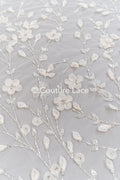Handbestickte 3D-Blumen Braut Spitze Stoff Off-White - Couture Braut Spitze mit Perlen, Straß und 3D blüten// L25-122N