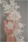 Brautspitze Borte mit Perlen & Pailletten/ Spitzenborte off-white / Braut Borte/ Spitzenborte für Brautkleid// T24-121