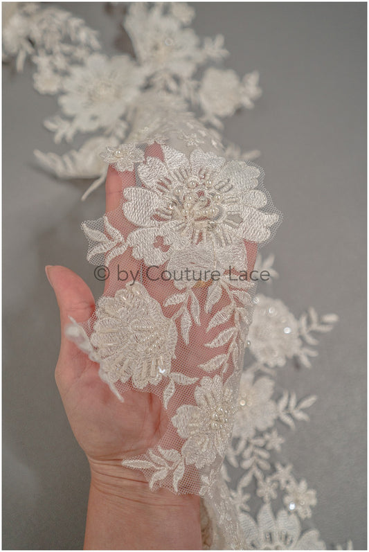 Brautspitze Borte mit Perlen & Pailletten/ Spitzenborte off-white / Braut Borte/ Spitzenborte für Brautkleid// T24-121