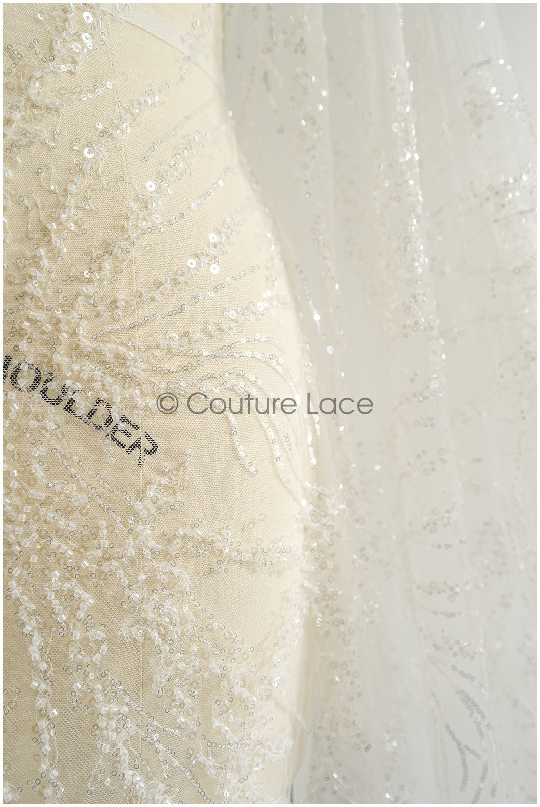 Wunderschöner Perlen-Spitzenstoff mit Linien, Couture-Spitzenstoff mit Perlen und Pailletten, Brautspitze mit Zweigen und Linien// L22-473