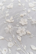 Handbestickte 3D-Blumen Braut Spitze Stoff Off-White - Couture Braut Spitze mit Perlen, Straß und 3D blüten// L25-122N
