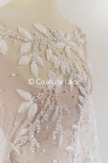 Handbestickte 3D-Blumen Braut Spitze Stoff Off-White - Couture Braut Spitze mit Perlen, Straß und 3D blüten// L25-855