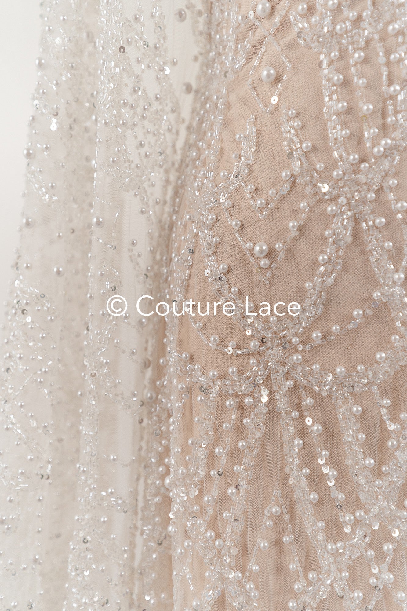 Schwere luxuriöse Perlenstickerei/ Brautspitze mit symmetrischen Muster // L26-527B