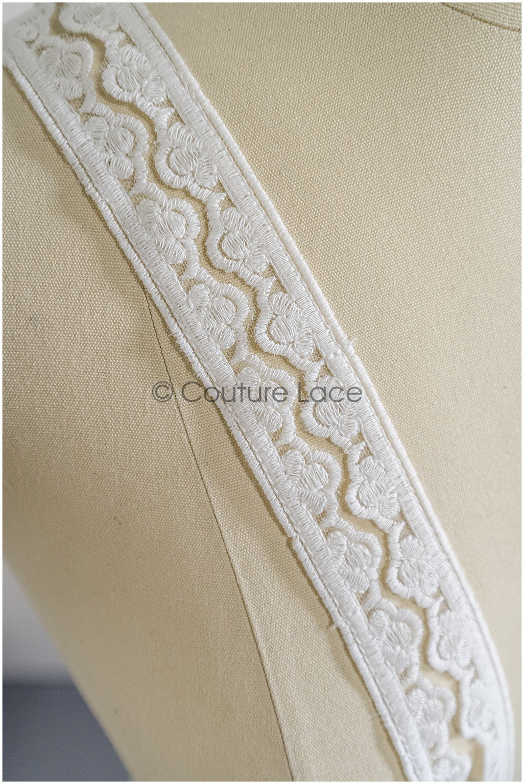 Brautspitze Borte Weiß/ Spitzenborte off-white / Braut Borte/ Spitzenborte für Brautkleid// T24-157