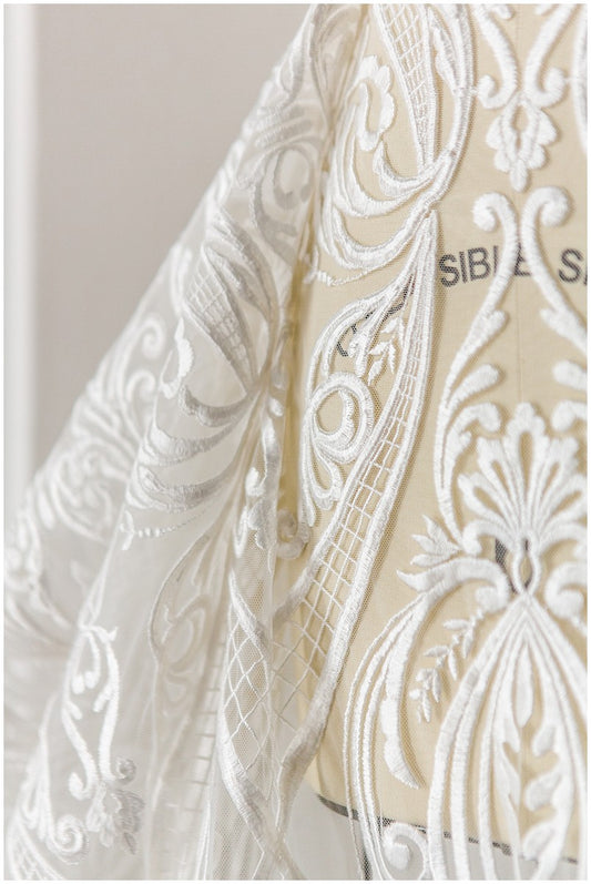 schwerer bestickter Braut-Spitzenstoff, Brautkleid-Stoff, Hochzeitskleid-Tüll, Blumenspitze, schnurgebundener Spitzenstoff// L17-180