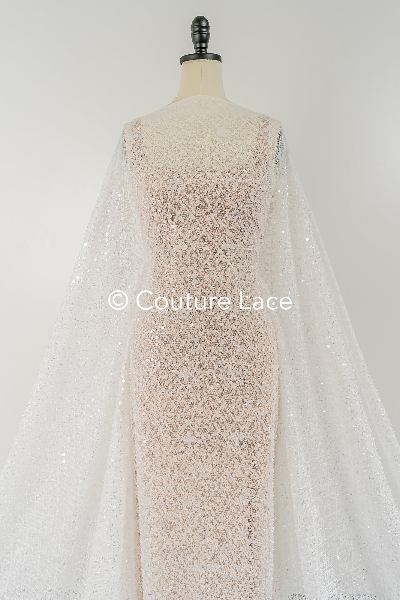 Perlenbestickte Brautspitze auf feiner französischer Spitze/ Hochwertige Perlen Brautspitze // L25-672