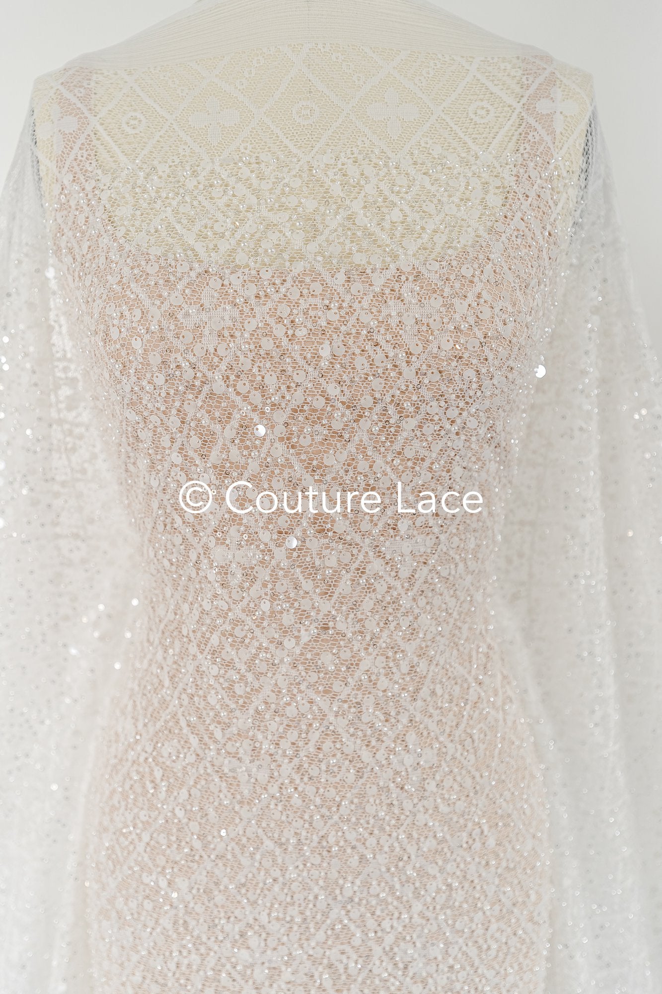 Perlenbestickte Brautspitze auf feiner französischer Spitze/ Hochwertige Perlen Brautspitze // L25-672