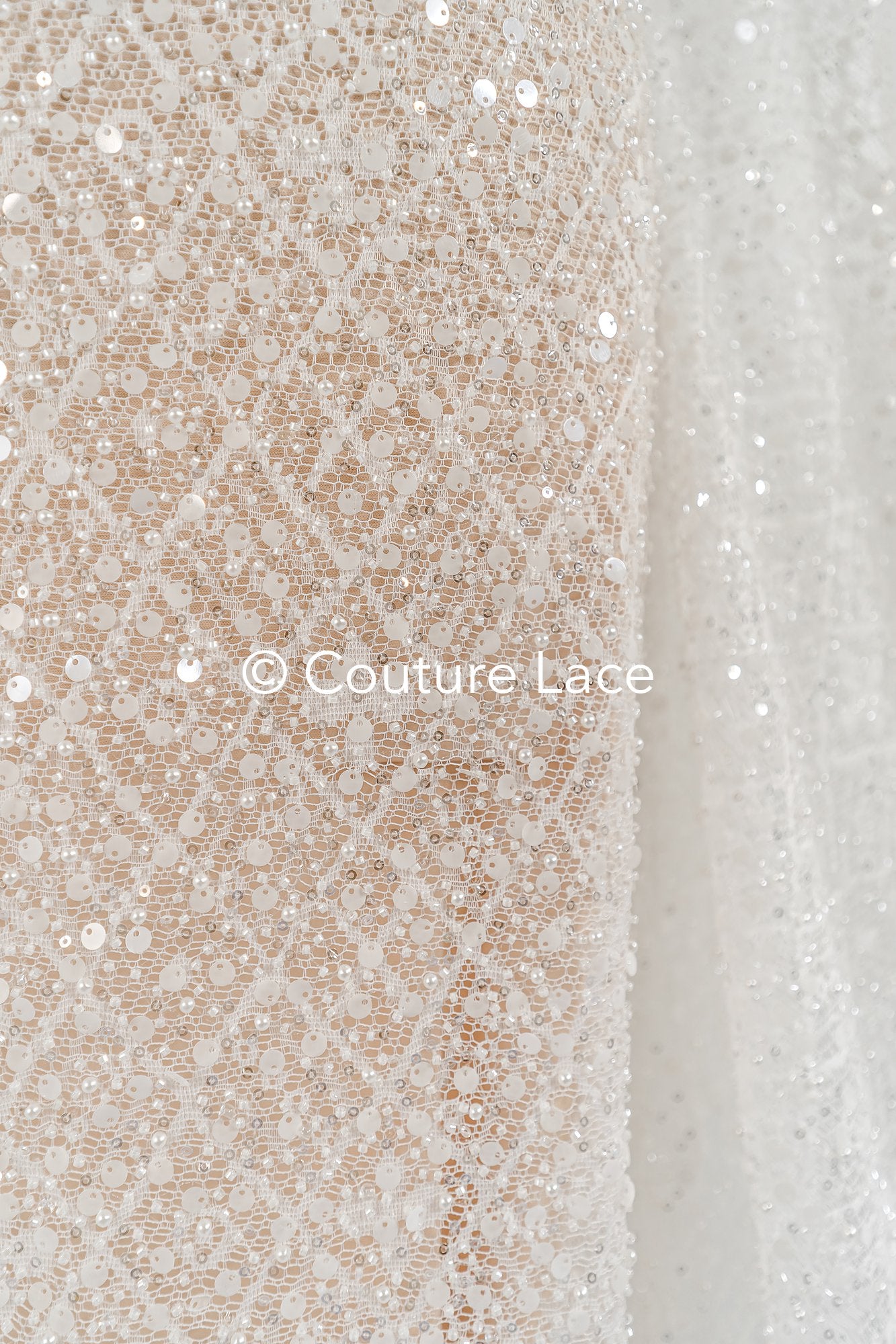 Perlenbestickte Brautspitze auf feiner französischer Spitze/ Hochwertige Perlen Brautspitze // L25-672