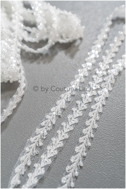 Brautspitze Borte mit Perlen & Pailletten/ Spitzenborte off-white / Braut Borte/ Spitzenborte für Brautkleid// T24-229